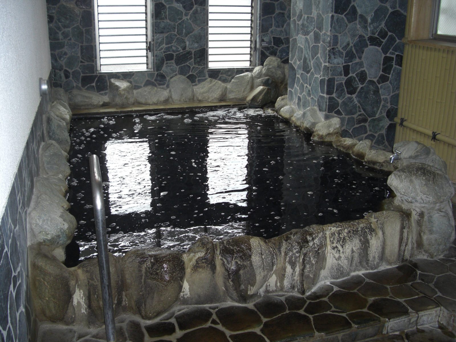 横浜天然温泉くさつ 公式 神奈川の銭湯情報